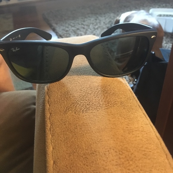 Sunglasses-Ray bans - Picture 2 of 3